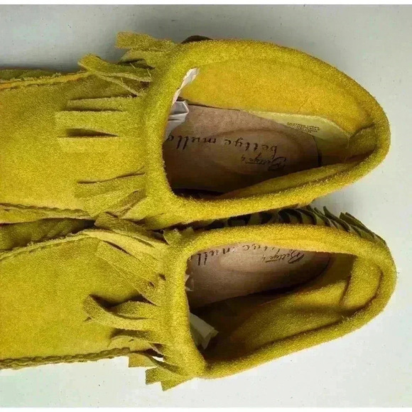 Bettye Muller Yellow Fringe Moccasin Bootie Size 7 1/2 Soft Leather Suede - Picture 5 of 13